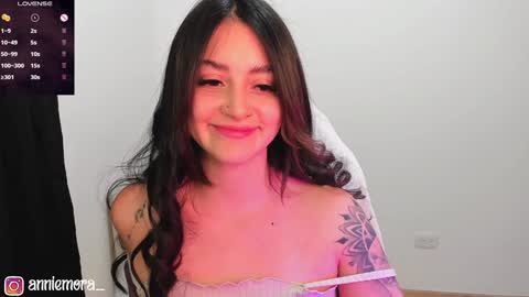 Snapshot of anniemora_ chatting on 01.25.25 Annie online show from 01.25.25