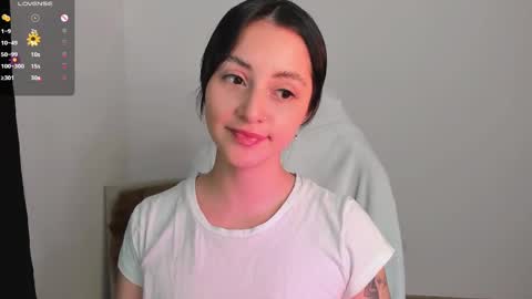 Snapshot of anniemora_ chatting on 02.18.25 Annie online show from 02.18.25