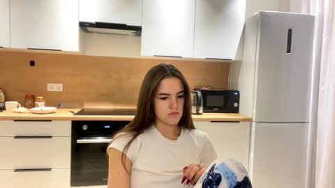 Snapshot of annisguion chatting on 10.29.25 Leila Bruno online show from 10.29.25