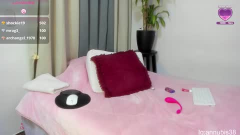 SOFIA INDEPENDENT MODEL online show from 02.09.25