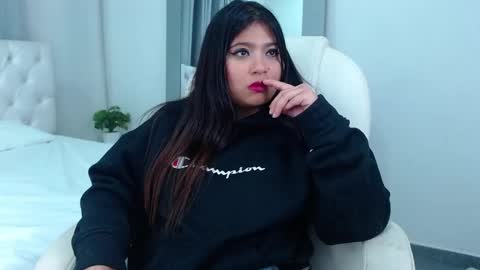 Snapshot of anny_louis chatting on 02.19.25 ANNY LOUIS online show from 02.19.25