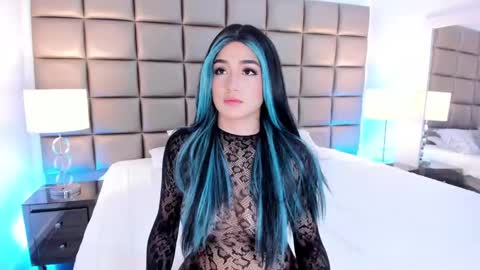 Snapshot of annyhizzle chatting on 02.28.25 online show from 02.28.25