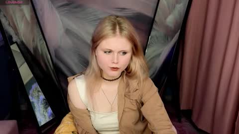 Snapshot of anoramore chatting on 11.26.25 Anora online show from 11.26.25