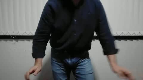 Snapshot of antarctic_male33 chatting on 01.16.25 antarctic male online show from 01.16.25