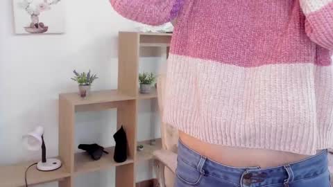 Snapshot of antoneella__ chatting on 10.02.25 Antonella online show from 10.02.25