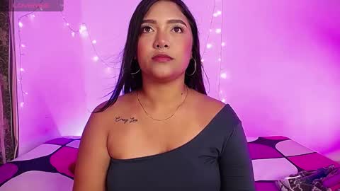 Snapshot of antonella_latin_curvy chatting on 02.27.25 Anne online show from 02.27.25