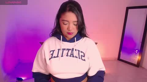 Snapshot of antonella_latin_curvy chatting on 10.09.25 Anne online show from 10.09.25