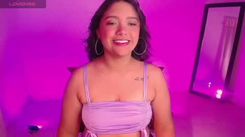 Snapshot of antonella_latin_curvy chatting on 10.19.25 Anne online show from 10.19.25