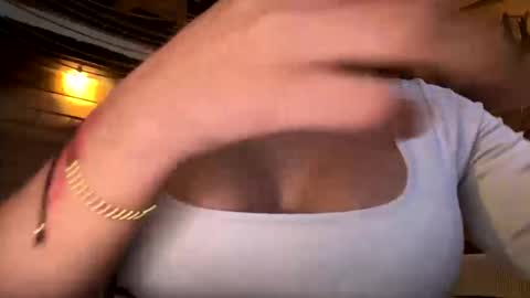 Snapshot of antonella_silva chatting on 10.18.25 Anto online show from 10.18.25