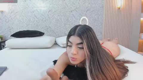 Snapshot of antonella_west chatting on 09.17.25 Anto online show from 09.17.25