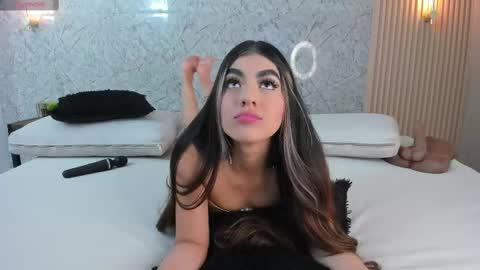 Snapshot of antonella_west chatting on 10.15.25 Anto online show from 10.15.25
