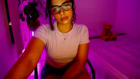 Snapshot of antonellacute_ chatting on 11.07.25 Antonella online show from 11.07.25