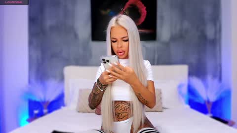 Snapshot of anyas_dolce chatting on 12.22.24 anyas_dolce online show from 12.22.24