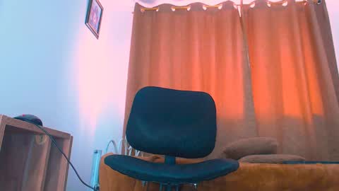 Snapshot of anyelo_15 chatting on 02.01.25 angel online show from 02.01.25