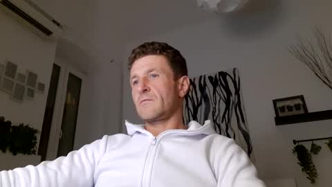 Snapshot of apollobest77 chatting on 02.28.25 apollobest77 online show from 02.28.25