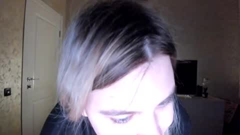 Snapshot of appleyummybuns chatting on 11.01.25 appleyummybuns online show from 11.01.25