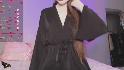 Snapshot of april_kampf_ chatting on 12.14.24 April online show from 12.14.24