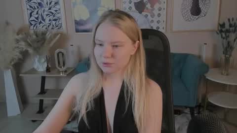 Snapshot of aprilserenity chatting on 10.03.25 April. All year round. online show from 10.03.25