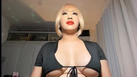 Snapshot of aqueenofcumxx chatting on 09.14.25 Alicia online show from 09.14.25