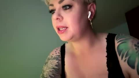 Snapshot of arctic_beauty chatting on 11.03.25 arctic_beauty online show from 11.03.25