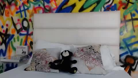 Snapshot of aria_martiin chatting on 12.22.24 aria online show from 12.22.24