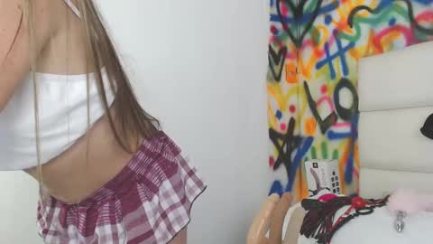 Snapshot of aria_martiin chatting on 02.12.25 aria online show from 02.12.25