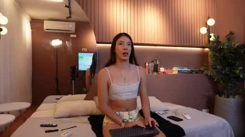 Snapshot of ariaa_isabell chatting on 09.22.25 Ariaa online show from 09.22.25