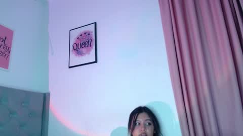Snapshot of ariadna_martin chatting on 01.12.25 Ari online show from 01.12.25