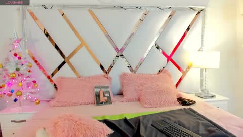 Snapshot of ariana__sweet_ chatting on 12.15.24 Ariana online show from 12.15.24