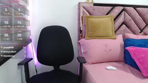 Snapshot of arianalavoie chatting on 01.22.25 Ariana online show from 01.22.25