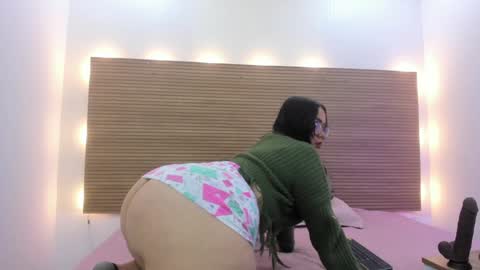 Snapshot of ariela__ chatting on 01.29.25 ariela__ online show from 01.29.25