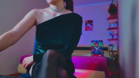 Snapshot of arielstonks_lovee chatting on 01.07.25 arielstonks_lovee online show from 01.07.25