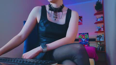 Snapshot of arielstonks_lovee chatting on 01.08.25 arielstonks_lovee online show from 01.08.25