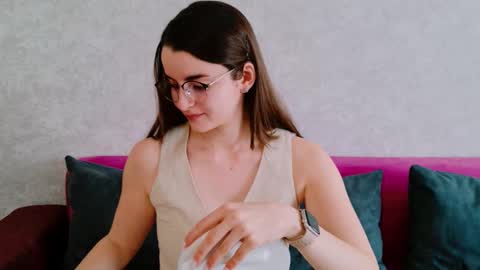 arielstonks_lovee online show from 12.04.25