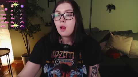 Snapshot of arizonaa_muse chatting on 12.05.24 Astrid online show from 12.05.24