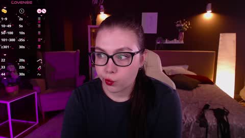 Snapshot of arizonaa_muse chatting on 01.10.25 Astrid online show from 01.10.25