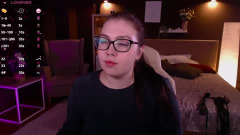 Snapshot of arizonaa_muse chatting on 01.10.25 Astrid online show from 01.10.25