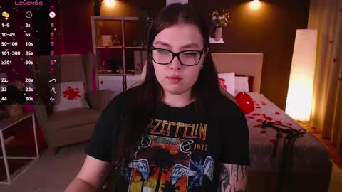 Snapshot of arizonaa_muse chatting on 02.12.25 Astrid online show from 02.12.25