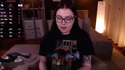 Snapshot of arizonaa_muse chatting on 02.21.25 Astrid online show from 02.21.25