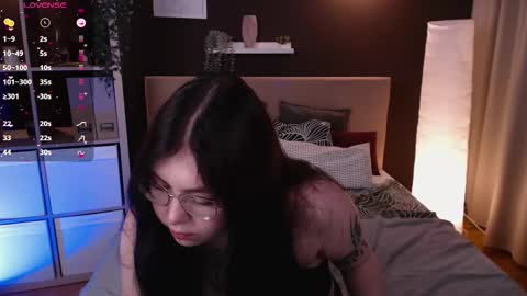 Snapshot of arizonaa_muse chatting on 09.11.25 Astrid online show from 09.11.25