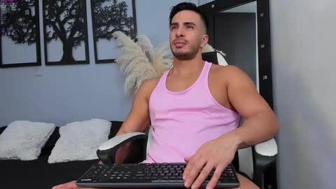 Snapshot of aron_bulgarelli_ chatting on 02.02.25 Aron online show from 02.02.25