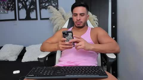 Snapshot of aron_bulgarelli_ chatting on 02.02.25 Aron online show from 02.02.25