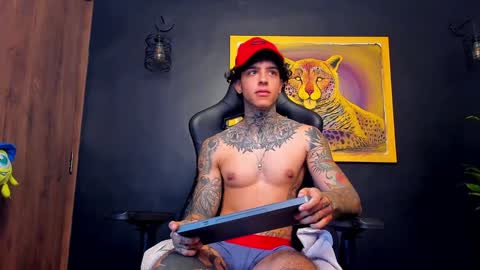 Snapshot of aron_ford chatting on 02.01.25 Aron ford online show from 02.01.25
