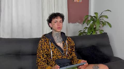 Snapshot of aron_ford chatting on 10.01.25 Aron ford online show from 10.01.25