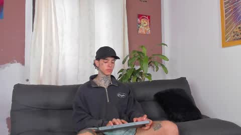 Snapshot of aron_ford chatting on 10.03.25 Aron ford online show from 10.03.25