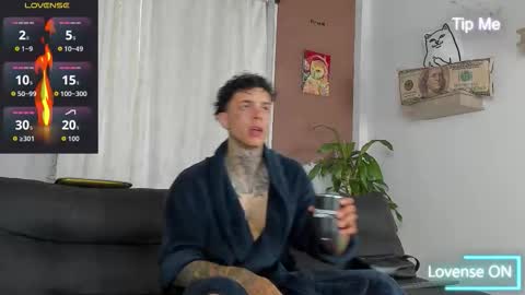 Snapshot of aron_ford chatting on 10.19.25 Aron ford online show from 10.19.25