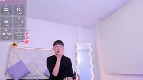 Snapshot of aron_tay chatting on 12.05.24 your aron online show from 12.05.24