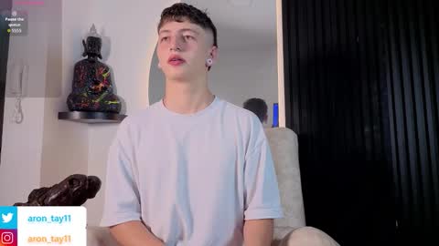 Snapshot of aron_tay chatting on 11.05.25 your aron online show from 11.05.25