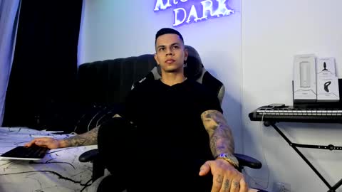 Snapshot of arondark chatting on 01.10.25 DarkMaster online show from 01.10.25