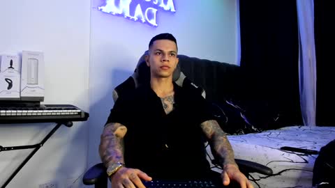 Snapshot of arondark chatting on 01.25.25 DarkMaster online show from 01.25.25